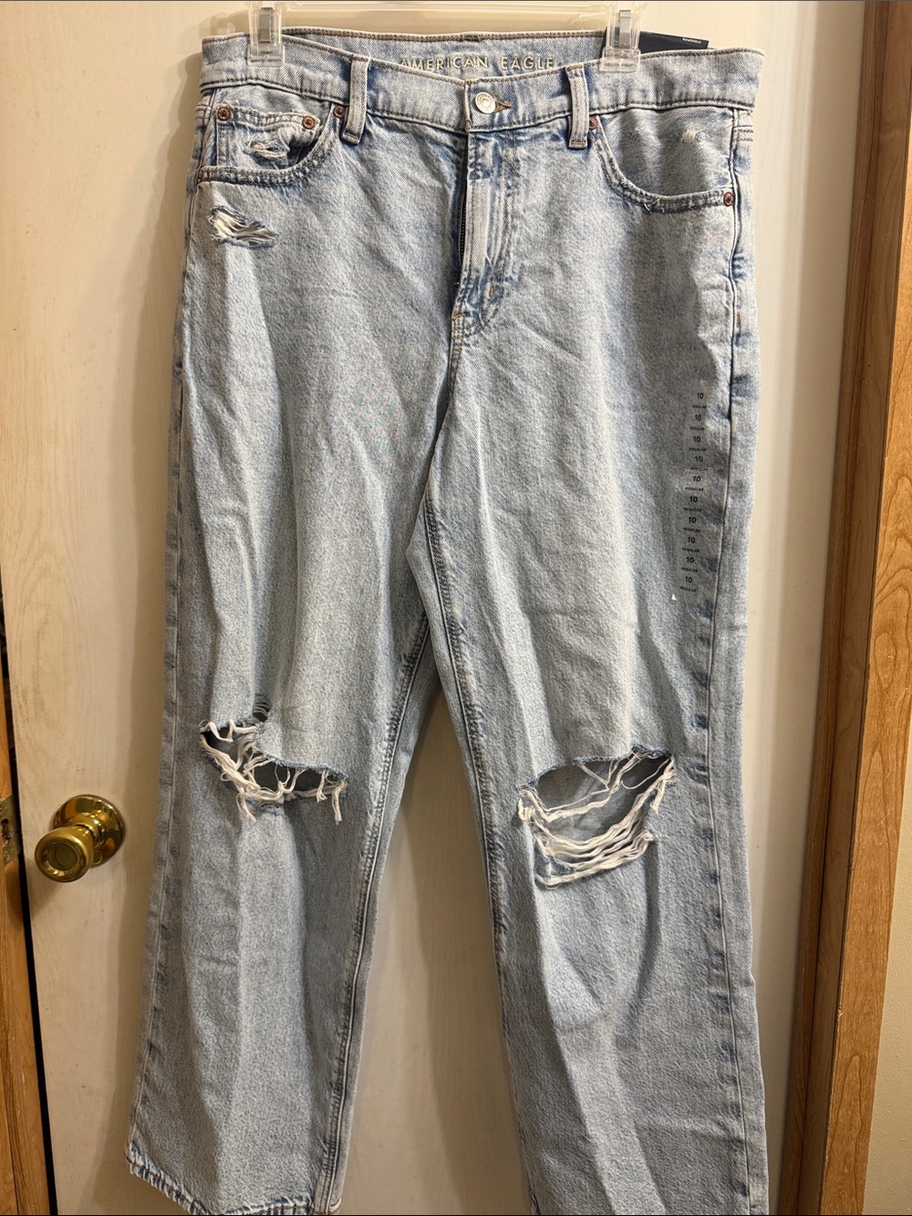 American Eagle Outfitters Light Blue Distressed Stovepipe Jeans